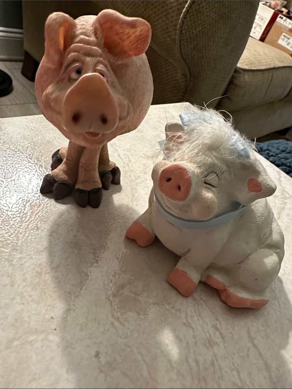 Set of 2 cute pigs